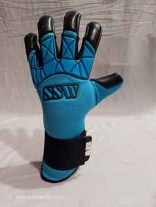 Guantes de portero personalizados impermeables de cuero de alta calidad antideslizantes para niños adultos uso deportivo de fútbol al aire libre - Product Image 2