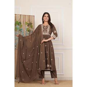 ชุดคุร์ตาผ้าชีฟองปักลายผ้าฝ้ายพร้อมเสื้อแขนสามส่วน - Product Image 1