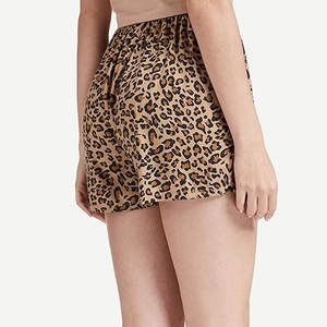 Shorts de cintura alta con estampado de leopardo para mujer, pantalones cortos de verano informales con cintura elástica, pantalones cortos de playa con estampado animal, pantalones cortos de pierna ancha para mujer - Product Image 2