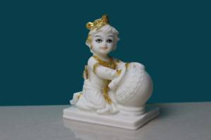 Murti para Decoración del Hogar, Templo, Pooja, Regalo de Buena Suerte, Estatua de Resina Blanca Hecha a Mano del Señor Krishna Comiendo Mantequilla, Diwali, Nirmala - Product Image 2