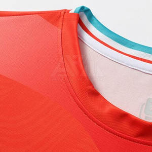 Uniforme de Fútbol para Hombre, Precio al por Mayor, en Existencia, Diseño de Logotipo Personalizado, Transpirable, de Secado Rápido, 100% Poliéster - Product Image 3