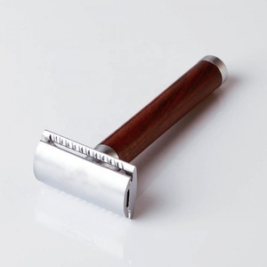 Juego de afeitado tradicional para hombres, afeitado en húmedo, maquinilla de afeitar + cepillo + cuenco y soporte, regalo de Navidad hecho por Zarnab Surgical - Product Image 4