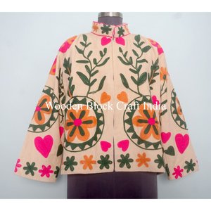 Veste d'hiver bohème pour femmes de qualité supérieure, tissu crème doux brodé de fleurs artisanales, travail de couture artisanal multicolore - Product Image 1