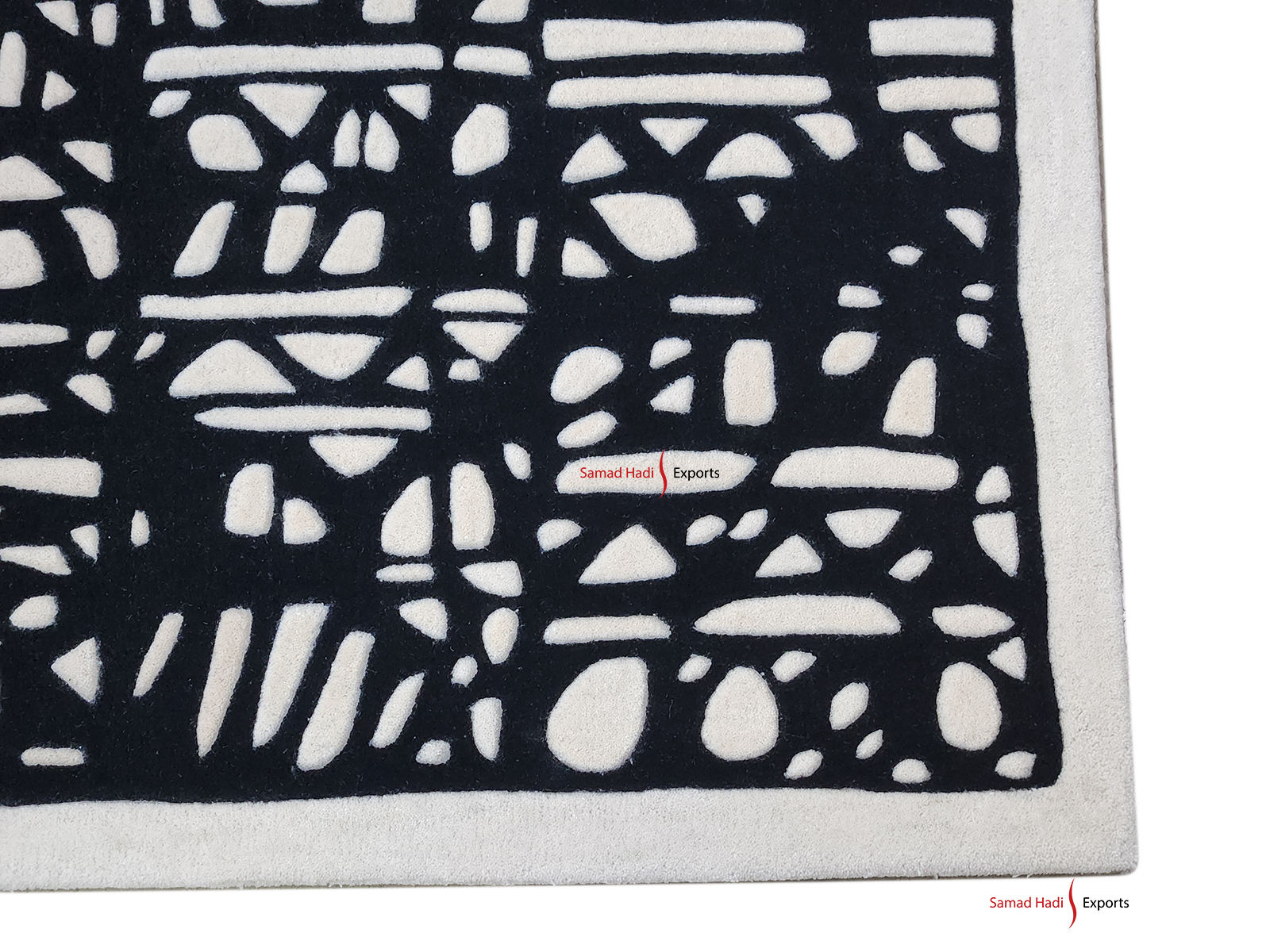 สีดำและสีเบจ