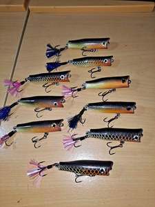 เหยื่อตกปลาไม้ทำมือแบบนิ่มสำหรับตกปลาผิวน้ำ โครงสร้างไม้เนื้อแข็ง หลายสี หลายลวดลาย ลอยน้ำได้อย่างเป็นธรรมชาติ - Product Image 1