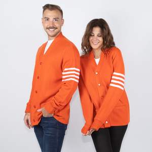 Pull Varsity d'inspiration vintage-Chaud, confortable et idéal pour les vêtements décontractés et les looks intemporels - Product Image 1