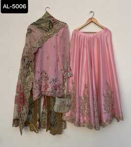 Traje Étnico Indio Exclusivo de Diseñador en Chinon Pesado con Bordado de Lentejuelas, Gharara con Vuelo Completo y Dupatta - Product Image 6