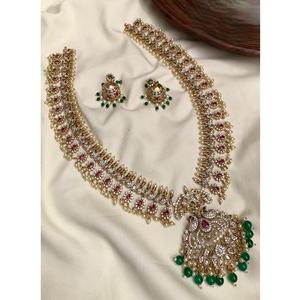 Conjunto de collar con aspecto de piedra moissanita de calidad superior, pendientes para mujer, joyería de diseñador chapada en oro para boda y fiesta - Product Image 1