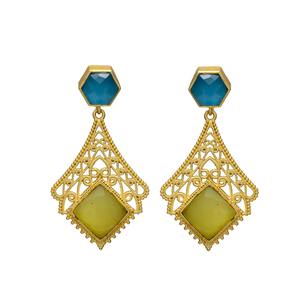 Nouveau Boucles d'oreilles pendantes de créateur doré avec boucles d'oreilles en laiton en péridot et pierres précieuses hydro - Product Image 1