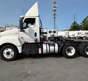 El mejor!! Cabeza tractora diésel motorizada para transporte por carretera con cabina cómoda para rutas logísticas extendidas, vehículo de transporte de contenedores - Product Image 1