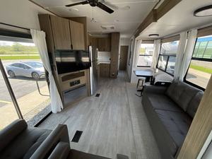 Nuevo F-o-r-e-s-t R-i-v-e-r Wildwood L-o-d-g-e 353F-L-F-B 2025 - Product Image 5