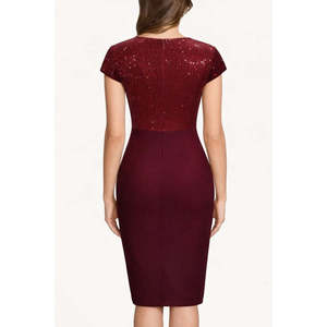 Vestido midi importado de crepé con cuello, manga corta, doble botonadura y detalles de lentejuelas, 37289 - Bordo - Product Image 4