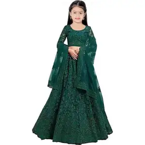 Nuovo abbigliamento etnico esclusivo ragazza indossa Lehenga Choli ricamato in rete disponibile al prezzo all'ingrosso da esportatore indiano