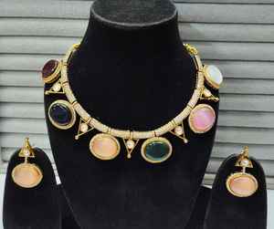 Collier fait main avec collier en pierre de perles naturelles avec boucles d'oreilles bijoux de plage classiques en laiton pour mariage et fête - Product Image 3