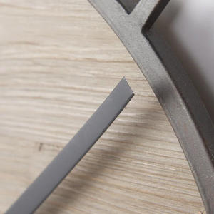 Nouveauté Horloge murale analogique en métal et en bois pour le salon et la décoration intérieure avec couleur et taille personnalisées - Product Image 6