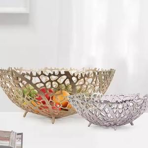 Tazón decorativo dorado y plateado de diseñador, elegante centro de mesa metálico, mesa moderna, bandeja de exhibición de lujo para el hogar o eventos - Product Image 5