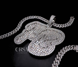 Suministro directo de fábrica Colgante de letra de nombre de diamante personalizado para uso diario u ocasiones especiales Disponible para cantidad de fábrica - Product Image 4