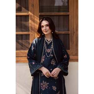 เสื้อปักเลื่อม BATIK-3PC กับ dupatta ชีฟองปักและ TROUSER-BIC-4863แขนสามส่วน - Product Image 4