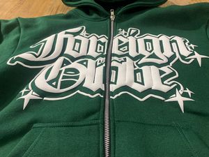 Conjunto Deportivo Personalizado Premium, Sudadera con Cierre, Capucha Ajustable, Bolsillo Tipo Canguro, Puños Acanalados, Pantalones con Cintura Elástica y Logotipo Personalizado - Product Image 5