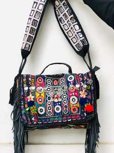 Bolso Bandolera Banjara de Tela Vintage Bordado a Mano con Trabajo de Espejo - Product Image 3