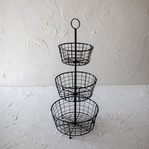 Cesta de almacenamiento de metal hecha a mano para la decoración del hogar organizador rústico vintage de Williston Forge - Product Image 1