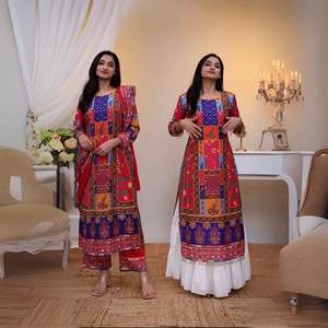 Top en soie Reyon de la collection ethnique de qualité supérieure présentant Chikan Kari avec paillettes et micro intérieur assorti en gros - Product Image 1