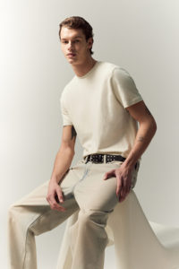 Vente en gros T-shirts du fabricant Chemise de sport cintrée en coton beige pour hommes Design imprimé personnalisé Style formel Prix bon marché - Product Image 4