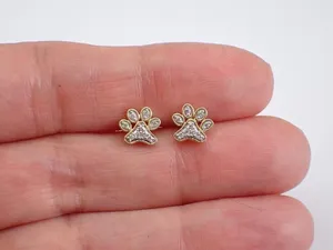 Boucles d'oreilles élégantes en plaqué or jaune 14 carats pour femmes avec diamants simulés taille ronde - Product Image 4