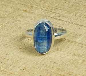 Anillo de Piedra Preciosa Ovalada de Cianita Azul en Plata de Ley 925, Joyería Hecha a Mano - Product Image 5