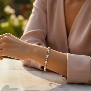 Bracelet tennis élégant pour femme en argent 925 avec strass en cristal, serti clos, idéal pour les soirées - Product Image 3
