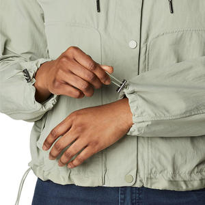 Veste Softshell personnalisée grande taille pour femmes, coupe-vent respirant avec tissu tactique imperméable pour l'hiver-Fabricant de services OEM - Product Image 5