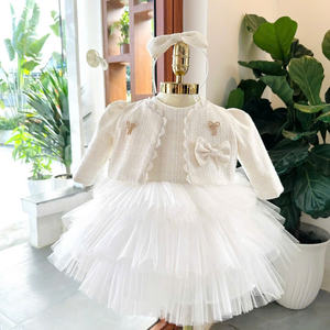Vestido de Princesa Elegante de Invierno para Niñas, de Poliéster/Algodón, Largo hasta el Suelo, con Cuentas y Cola de Sirena, Marca Nhung Nguyen, Fabricación OEM/ODM en Vietnam - Product Image 2