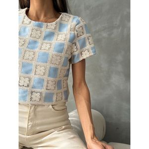 Blusa de Mujer TOPSHOW, Azul Crudo, Manga Corta, Diseño a Cuadros de Crochet - Blusa Casual de Verano al Por Mayor - Product Image 4