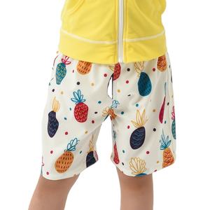 Pantalones cortos básicos de malla para fitness, pantalones cortos estampados de playa personalizados con logotipo para hombres cómodos, pantalones cortos de malla de sublimación con cintura elástica - Product Image 2