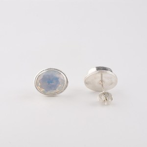 Boucles d'oreilles clous en argent sterling opale laiteuse plaqué or certifiées IGI, bijoux en pierres précieuses faits à la main pour femme, cadeau d'anniversaire ou de fête - Product Image 3