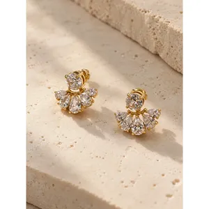 Pendientes de Moissanita con Diseño de Abanico y Solitario - Product Image 3