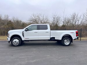 Ford F-450 Limited Super Cab d'occasion 2024 - Product Image 2