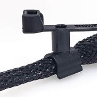 T50SVC4S Attache-câble noir en nylon 66 autobloquant protégé contre les UV avec support de tuyau/tube torsadé à 360 ° pour regrouper des articles de 2 à 35mm.