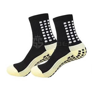 Chaussettes de football légères sur mesure pour hommes Logo de football élégant Prix de vente total Sports d'hiver Position de manchette confortable - Product Image 4