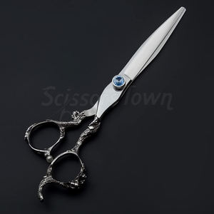 กรรไกรตัดผมด้ามจับมังกรพร้อมใบมีดสแตนเลสคมเพื่อการตัดผมที่ราบรื่นในร้านเสริมสวยและร้านตัดผม - Product Image 2