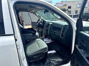 Dodge RAM 1500 Tradesman Crew Cab 4WD 2016, conduite à gauche, norme d'émission Euro IV - Product Image 3