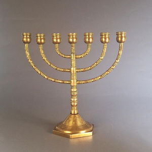 Bougeoir chandelier doré traditionnel élégant bougeoir Menorah en laiton à 9 branches avec Design en forme de coeur pour la décoration intérieure - Product Image 2