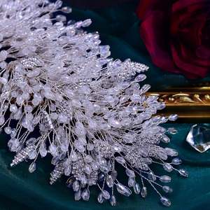 ที่คาดผม Bridella BHP397-S ดีไซน์มงกุฎโลหะผสมสีเงินและคริสตัลสำหรับงานแต่งงาน งานพรอม และงานพิธีการ - สวมใส่สบายและแน่นหนา - Product Image 1