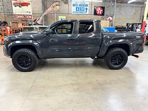 Toyota Tacoma TRD Sport 2025, Doble Cabina, 4x4, Gasolina, Bajo Kilometraje - Product Image 2
