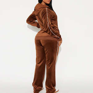 Chándal de Terciopelo Bordado de Invierno de la Mejor Calidad para Mujer con Diseño de Cremallera Completa, Estilo Urbano, Uso en Exteriores, Ajuste Holgado y Cómodo - Product Image 6