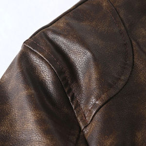 Veste de motard en cuir véritable en peau de mouton à fermeture éclair pour hommes avec doublure matelassée et veste en cuir ciré pour hommes à l'intérieur - Product Image 3