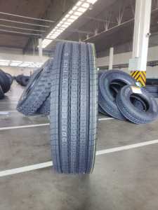 Meilleure qualité personnalisable 295 80R22.5 315 80R22.5 385 55R22.5 385 65R22.5 445.45R22.5 Pneus de camion remorque Tubeless Logo personnalisé - Product Image 4