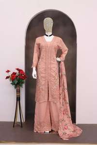 Chinon élégant de la meilleure qualité et costume de créateur en soie crêpe de qualité supérieure pour les occasions formelles et les fêtes disponibles au meilleur prix - Product Image 2