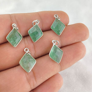 Pendiente colgante de Aventurina de plata de ley 925, joyería de piedras preciosas con forma de rombo de corte facetado verde con chapado en rodio - Product Image 6