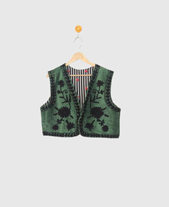 Chaleco de terciopelo verde para mujer, bordado floral, cuello en V, sin mangas, estilo bohemio, hecho a mano, corto. - Product Image 1